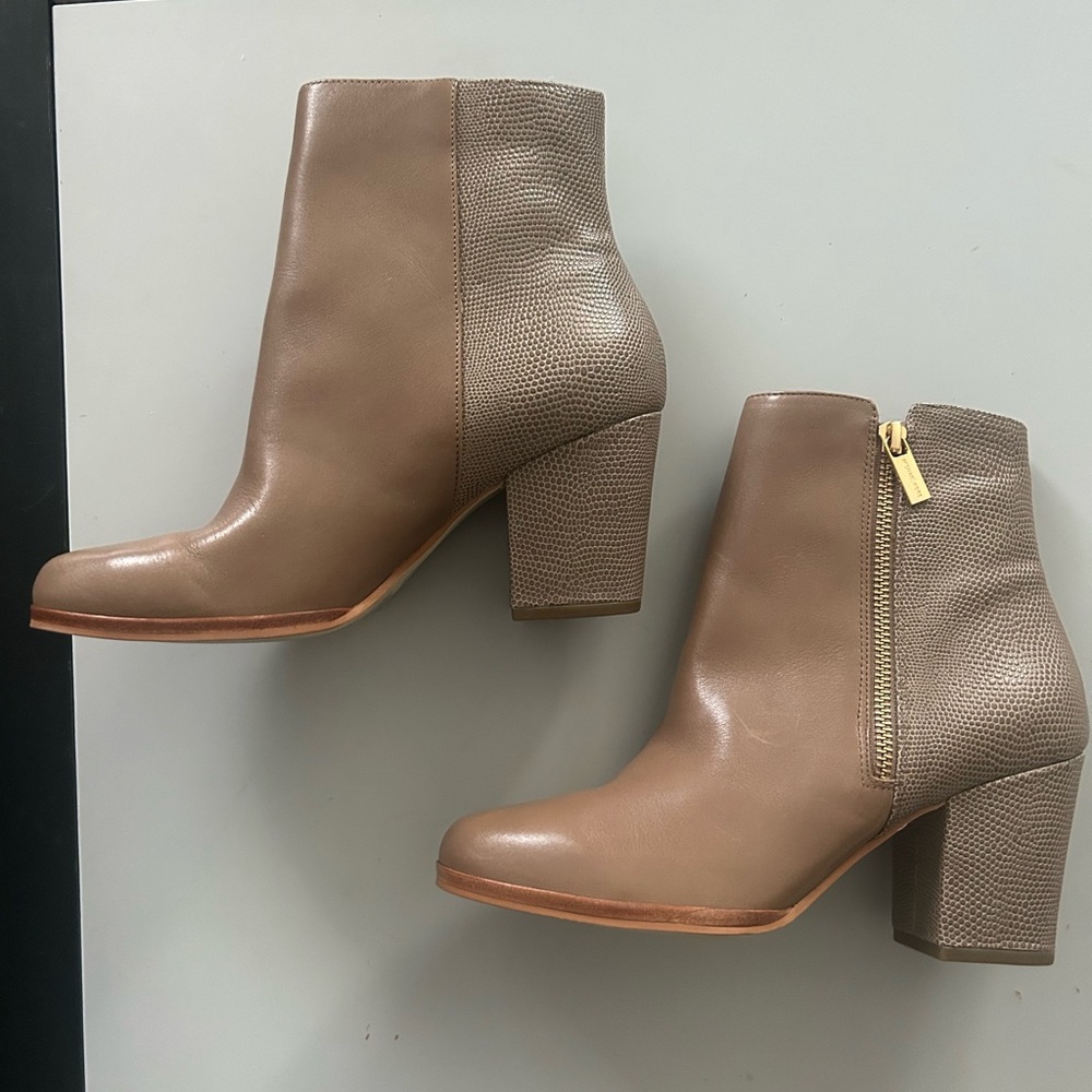 Michael Kors beige boot 7.5